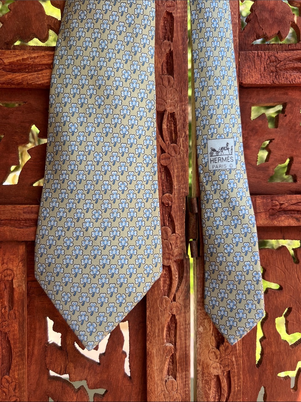 Hermès Men’s 4 leaf clover print Silk Tie